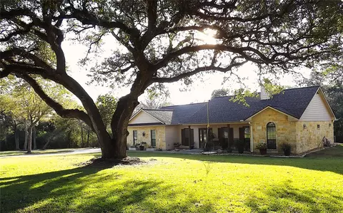 4443 Highway 90, Alleyton, TX 78935