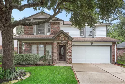 602 Oak Briar Dr, Kemah, TX 77565