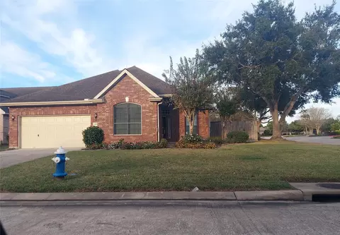 1601 N Lago Vista Ct, Pearland, TX 77581