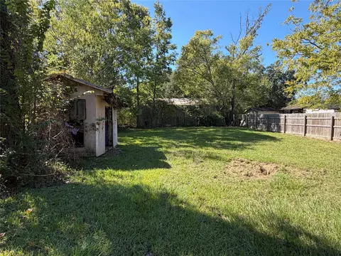 Exterior - 5145 Pine Burr Blvd, Beaumont, TX 77708 photo 4 of 5