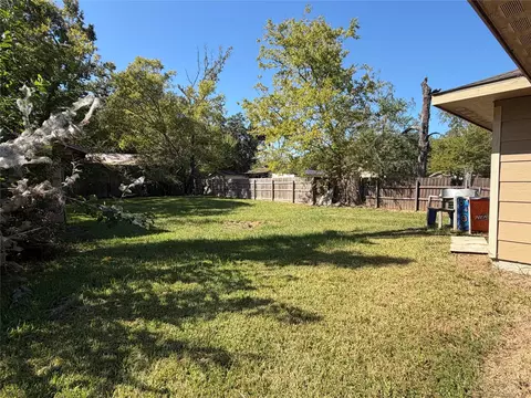 Exterior - 5145 Pine Burr Blvd, Beaumont, TX 77708 photo 3 of 5