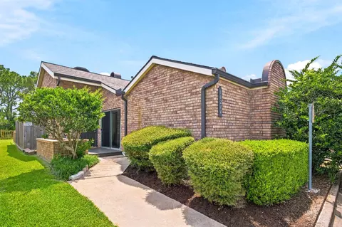 16214 Seahorse Dr, Houston, TX 77062