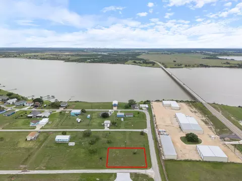 14 Calumet Dr, Palacios, TX 77465