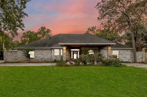 403 Mable St, Conroe, TX 77301 photo 1