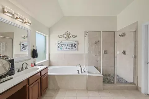 Bath - 30827 Legends Trace Dr, Spring, TX 77386 photo 2 of 4