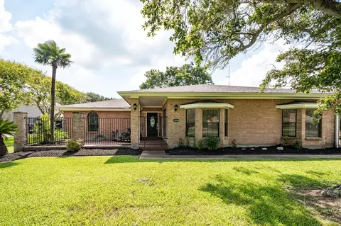13310 Bay Pl, Beach City, TX 77523