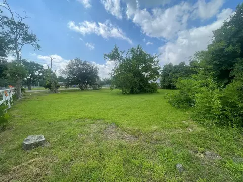 7006 Stewart Rd, Hitchcock, TX 77563