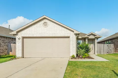 108 Cullen St, Angleton, TX 77515