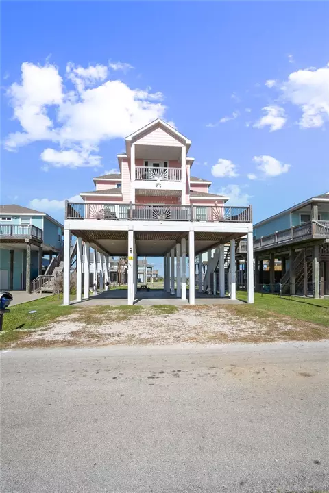 962 Meynig Dr, Crystal Beach, TX 77650