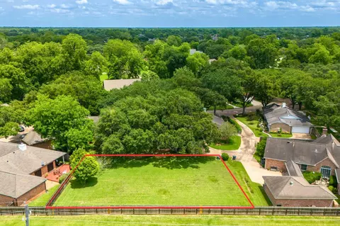 4811 Lake Village Dr, Fulshear, TX 77441