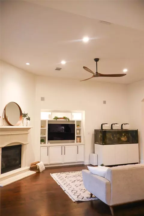 Living - 2 Winsome Path Cir, Spring, TX 77382 photo 3 of 4