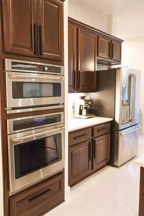 Kitchen - 2 Winsome Path Cir, Spring, TX 77382 photo 3 of 4