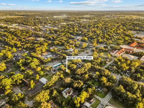 405 W Lang St, Alvin, TX 77511
