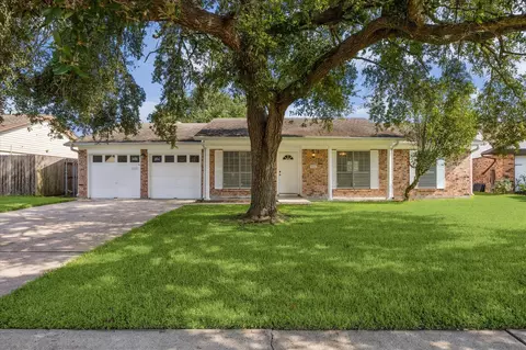 7806 Jonquil Dr, Texas City, TX 77591