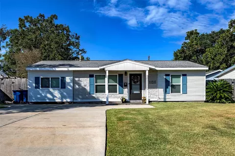 1810 3rd Ave N, Texas City, TX 77590