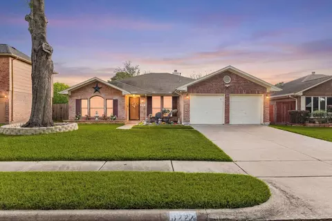 8227 Squires Place Dr, Houston, TX 77083