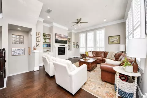 923 Byrne St, Houston, TX 77009