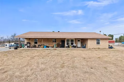6722 Halliday Ln, Madisonville, TX 77864
