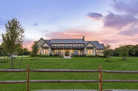 133 Drake Ln, Round Top, TX 78954