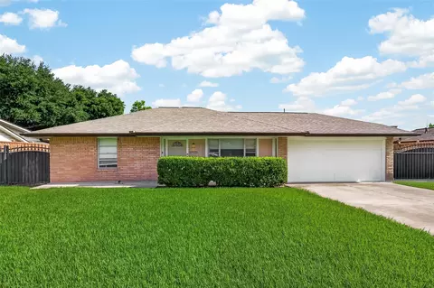 10935 Timberoak Dr, Houston, TX 77043