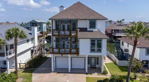 1414 Lotus Dr, Tiki Island, TX 77554