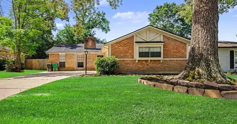 2714 Longleaf Pines Dr, Houston, TX 77339