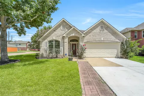 16366 Mellow Oaks Ln, Sugar Land, TX 77498