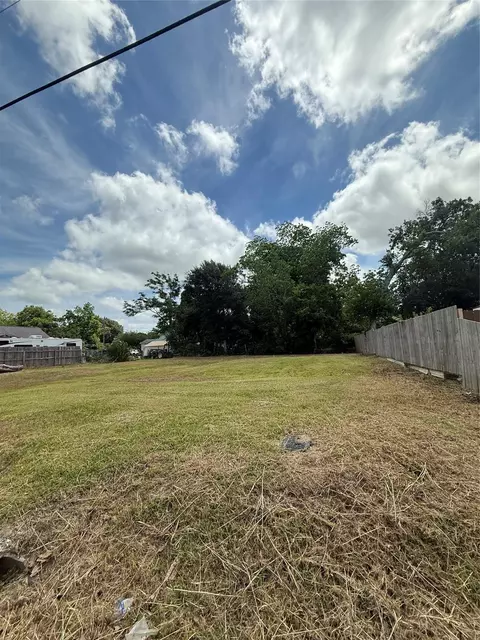 106 S Washington St, Texas City, TX 77591