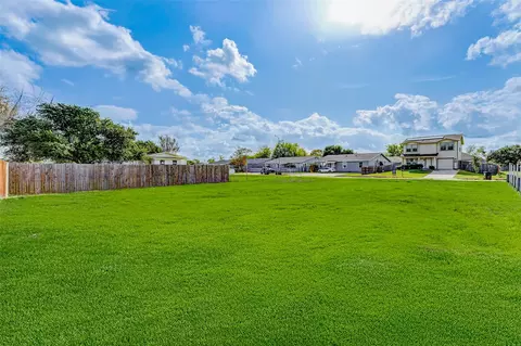 12 Becca Ct, Brookshire, TX 77423