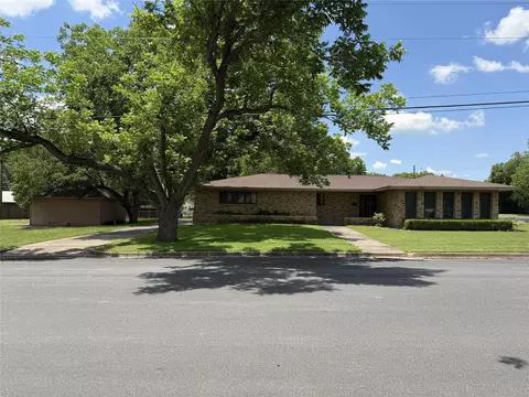 701 Herder Ave, Schulenburg, TX 78956