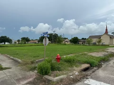 1119 6th St N St N, Texas City, TX 77590