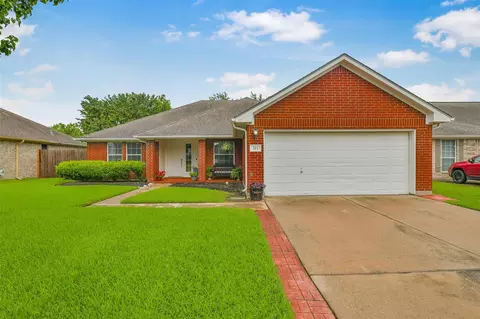 203 Green Isle Ave, Dickinson, TX 77539