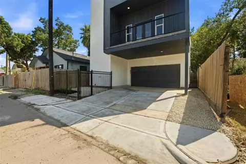 2911 Burkett St, Houston, TX 77004