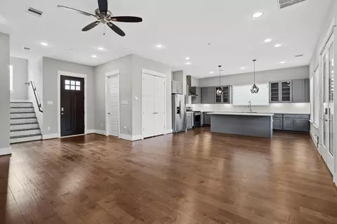 410 Yale Oaks Ln, Houston, TX 77091