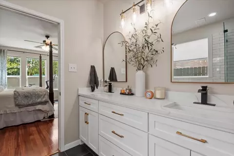 Bath - 2410 Laureldale Park Ln, Spring, TX 77386 photo 3 of 6
