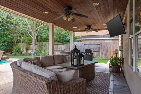 Exterior - 2410 Laureldale Park Ln, Spring, TX 77386 photo 3 of 4