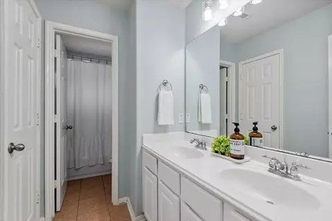 Bath - 2410 Laureldale Park Ln, Spring, TX 77386 photo 5 of 6