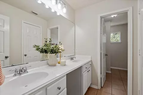 Bath - 2410 Laureldale Park Ln, Spring, TX 77386 photo 6 of 6
