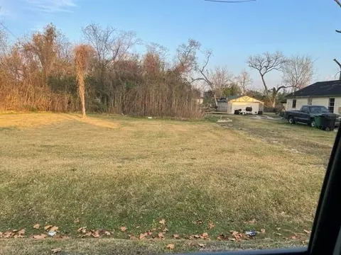5810 Wipprecht St, Houston, TX 77026