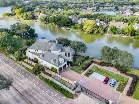 15710 Creek Bend Dr, Sugar Land, TX 77478