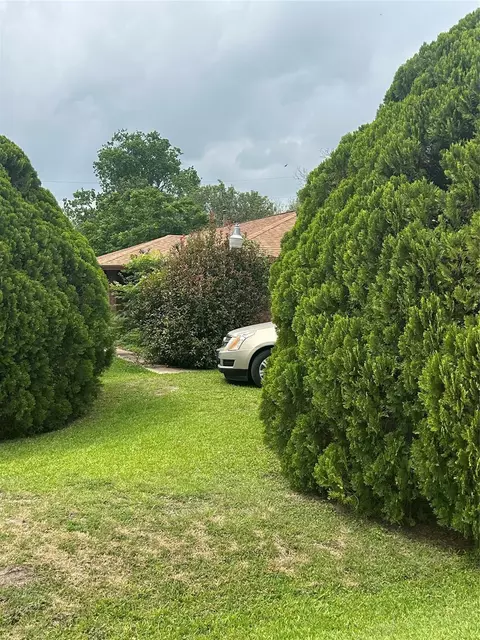 279 4th St N, Van Vleck, TX 77482