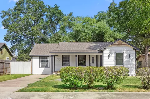 905 Elm Ave, Pasadena, TX 77506