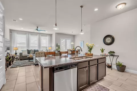 Kitchen - 10082 Black Maple Dr, Conroe, TX 77385 photo 4 of 4