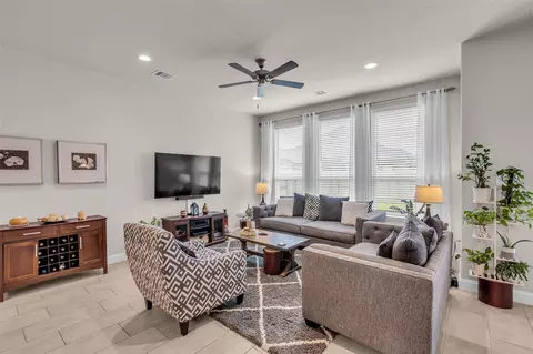 Living - 10082 Black Maple Dr, Conroe, TX 77385 photo 2 of 4