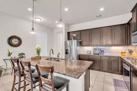 Kitchen - 10082 Black Maple Dr, Conroe, TX 77385 photo 3 of 4