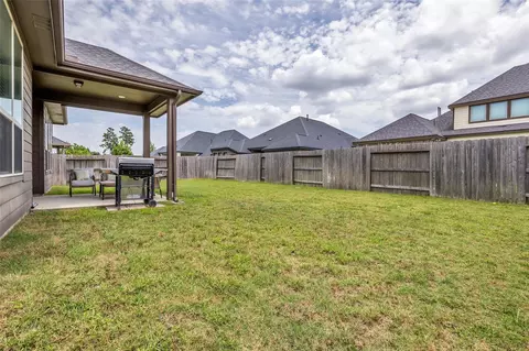 Exterior - 10082 Black Maple Dr, Conroe, TX 77385 photo 4 of 8