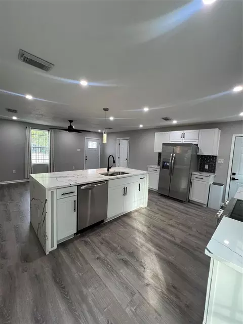 10525 Fairland Dr, Houston, TX 77051