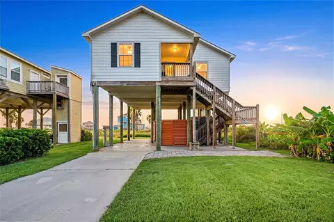 1018 Dolphin Rd, Gilchrist, TX 77617