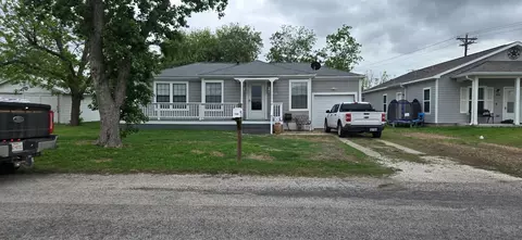 1206 Nelson St, Yoakum, TX 77995
