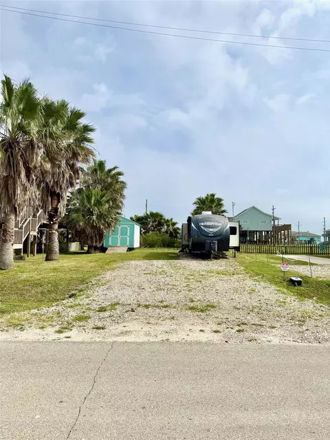 108 N Mae Cir, Crystal Beach, TX 77650